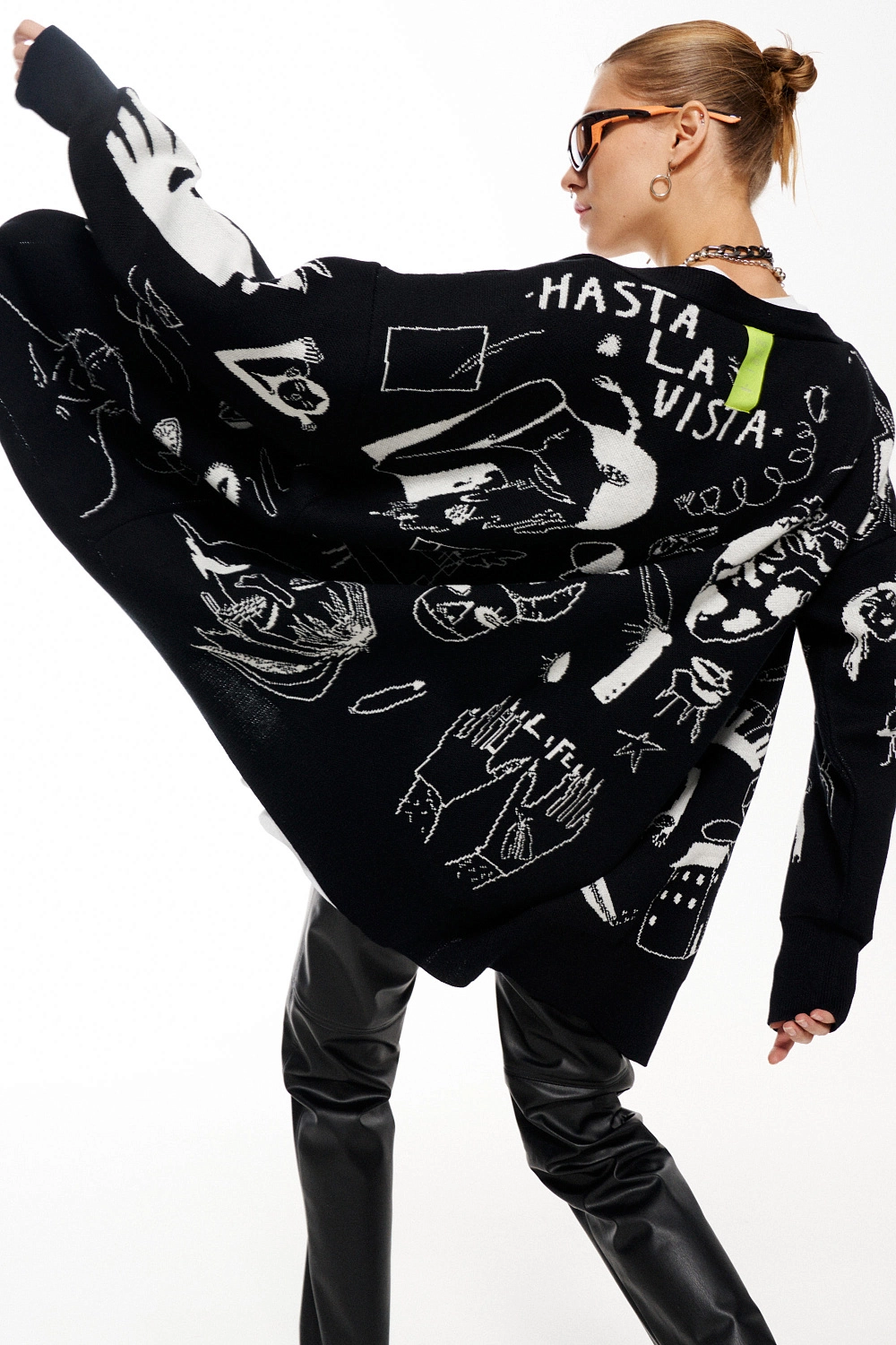 UNO MAS UNO выпустили кардиган с татуировками Марии Пешкун